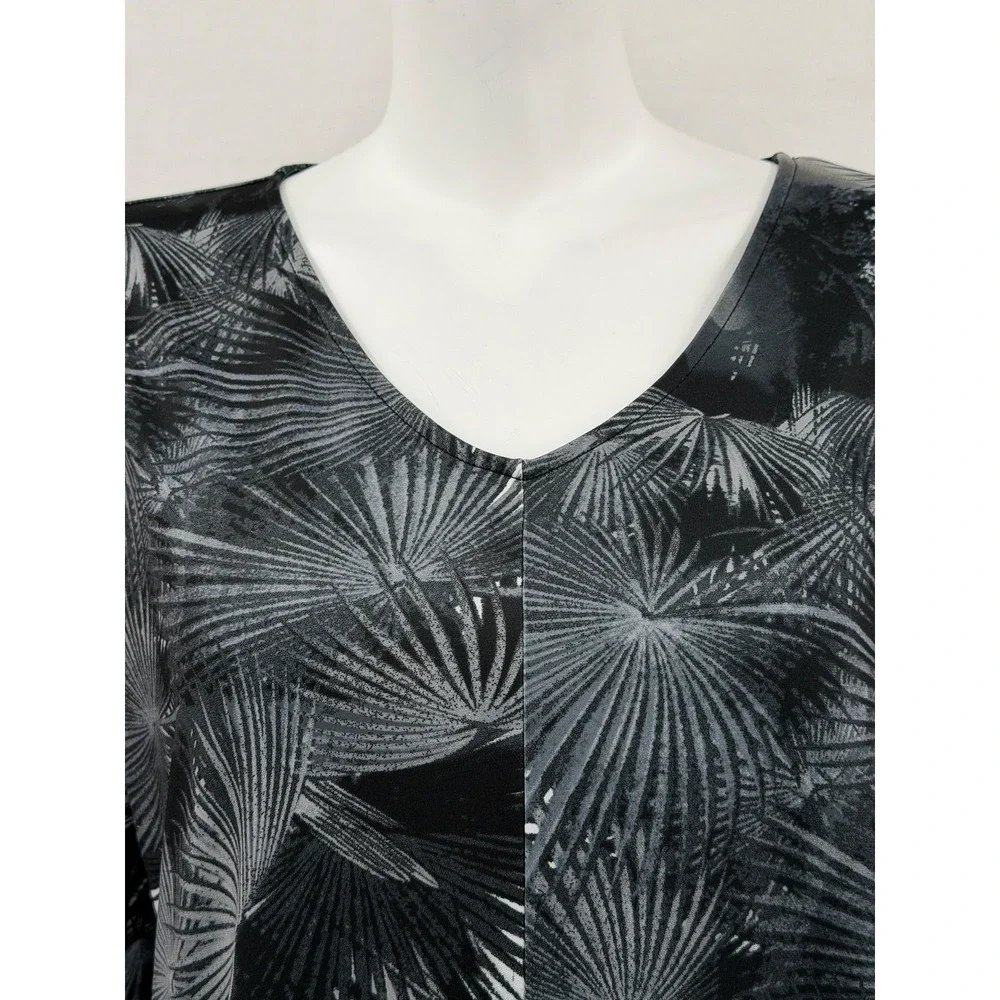 Kate & Mallory Top Womens 1X Gray Palm Print‎ Ruffle Hem Tropical Stretch Office
